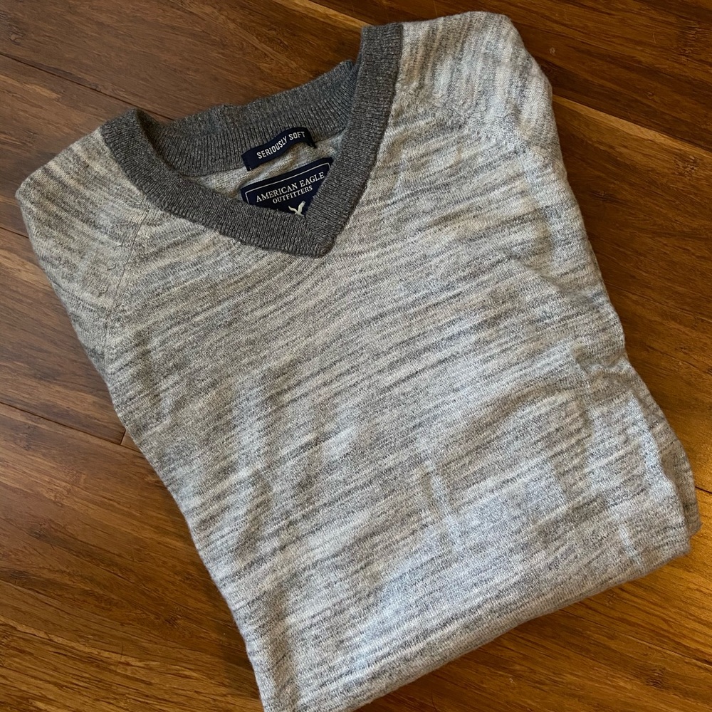 American Eagle heather gray sweater